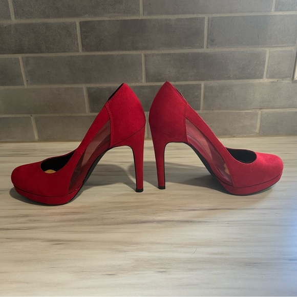 Le Chateau red heels- size 38- size 7.5- preowned - Picture 2 of 6